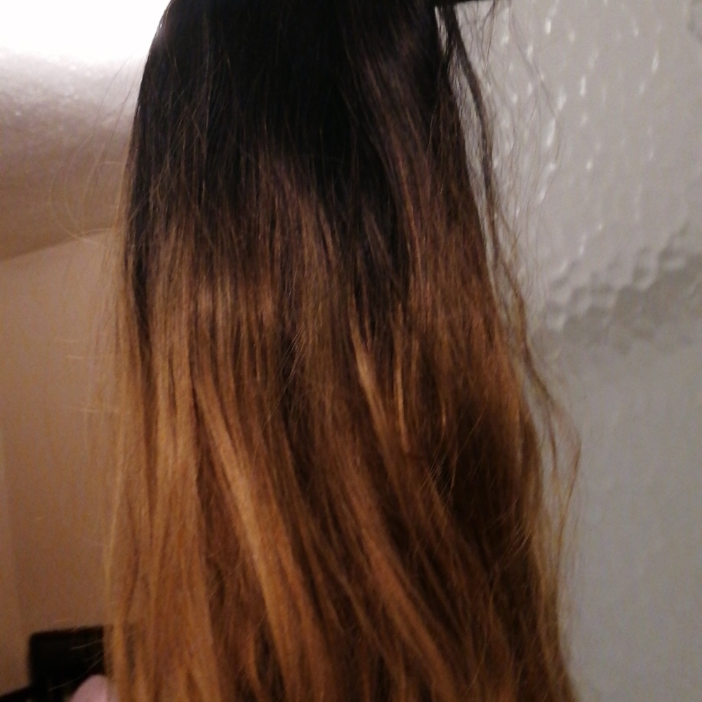 Wig it's really pretty - Picture 2 of 2